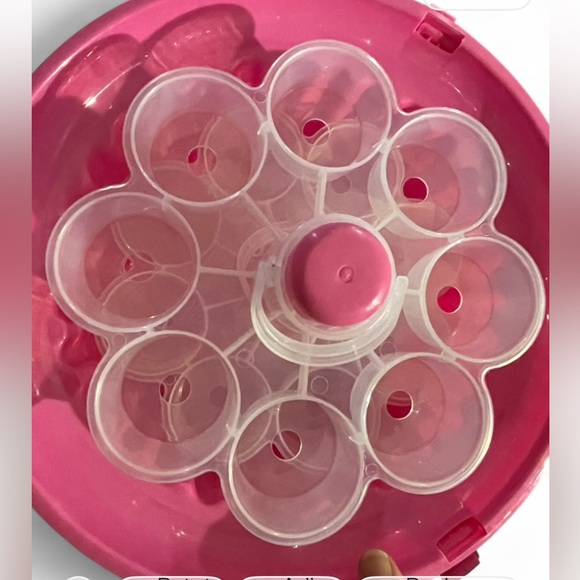 Cuisinart Pink Cupcake Carrier - Picture 2 of 5